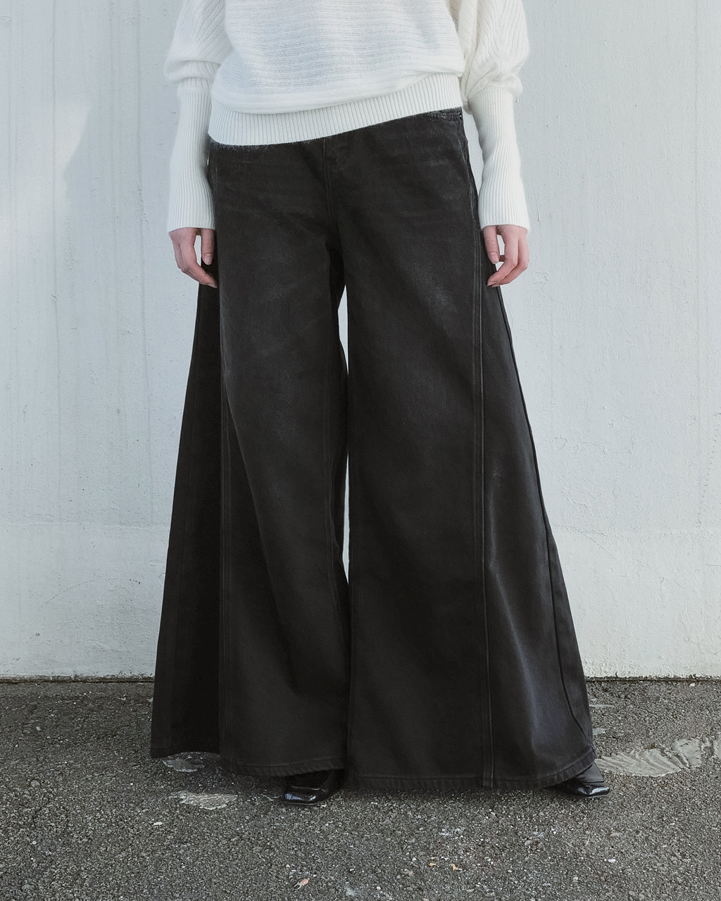 Loose Wide-Leg Jeans