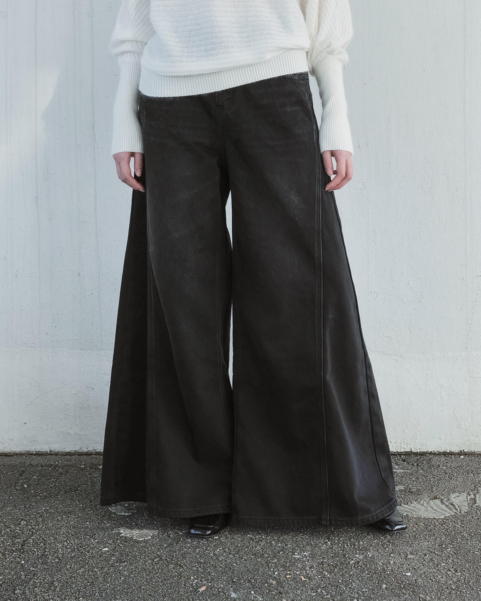 Loose Wide-Leg Jeans