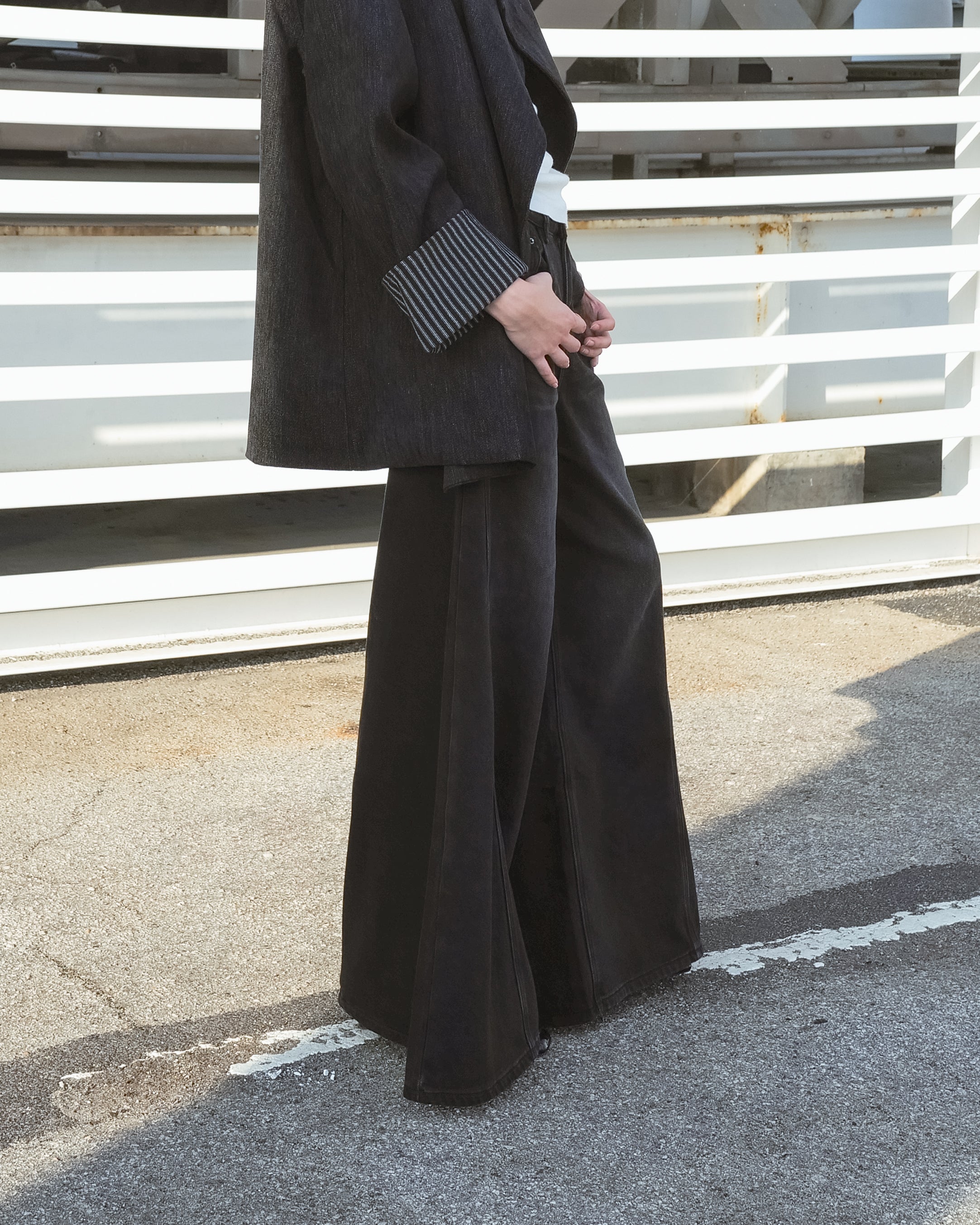 Loose Wide-Leg Jeans